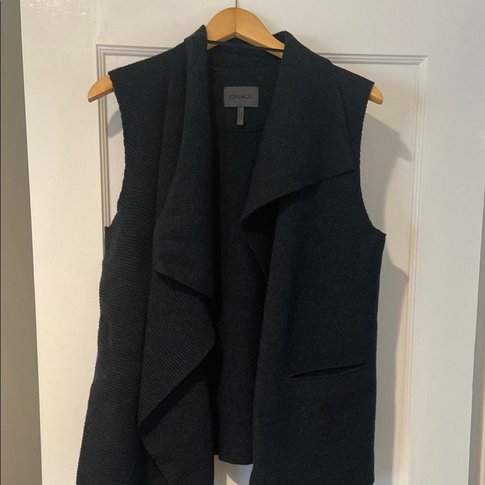 Black Sleeveless Cardigan Vest